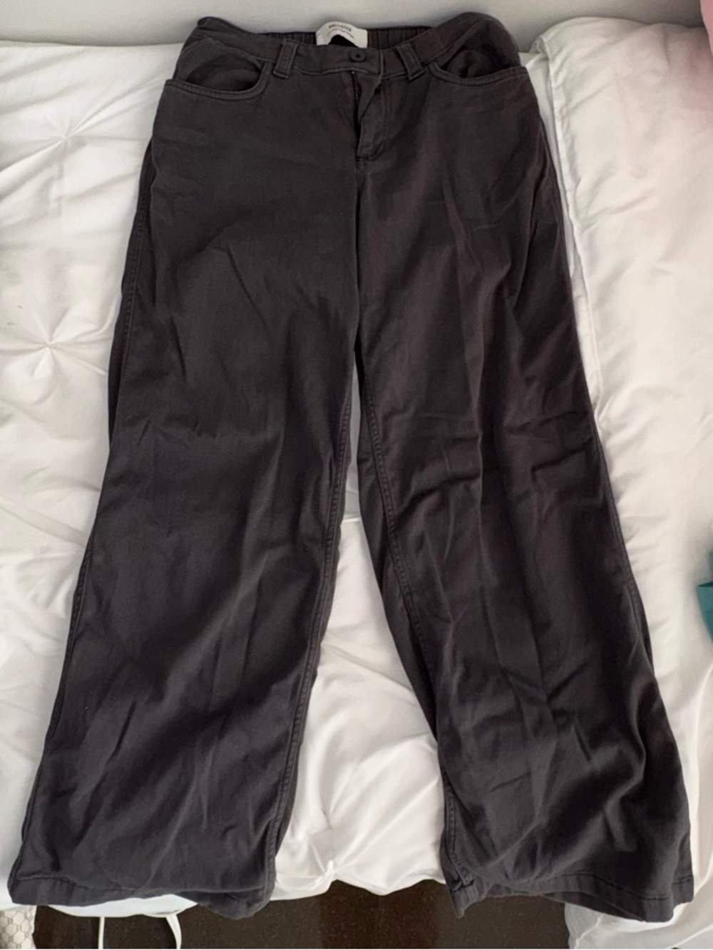 Hollister Low-Rise Super Baggy Jeans in Gray